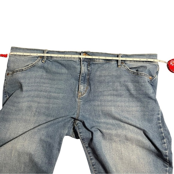 Gloria Vanderbilt Bermuda Denim Shorts Plus Size Amanda Skimmer Pants Stretchy - Picture 3 of 16